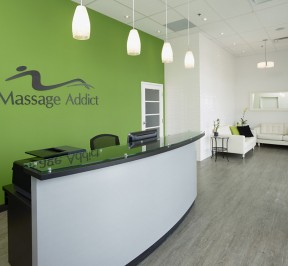 Massage Addict offers therapeutic massage in a warm and comfortable environment. (CNW Group/Massage Addict)